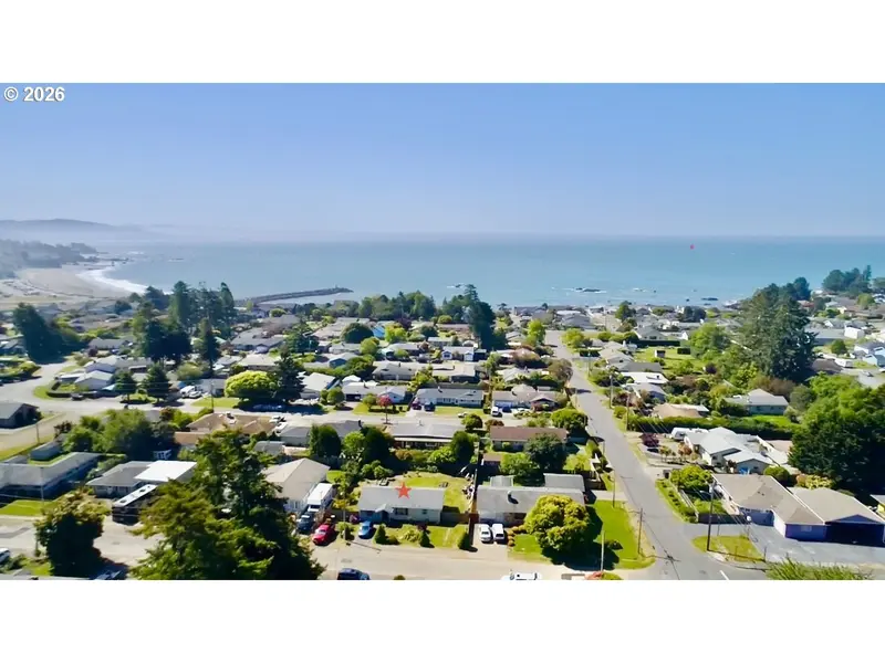 321 MAPLE ST, Brookings, OR 97415