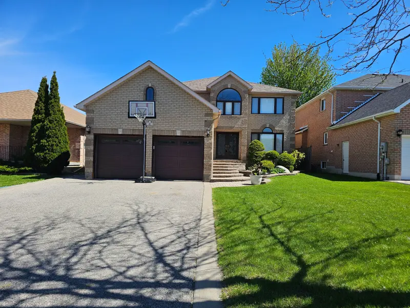 4 Chantal ST, Barrie, ON L4N 9S4