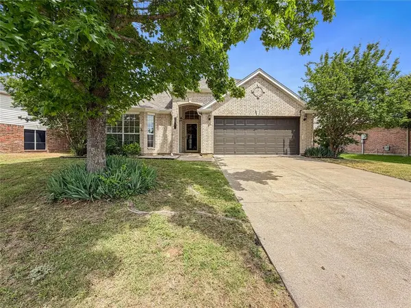 2516 Fairway View Drive, Burleson, TX 76028