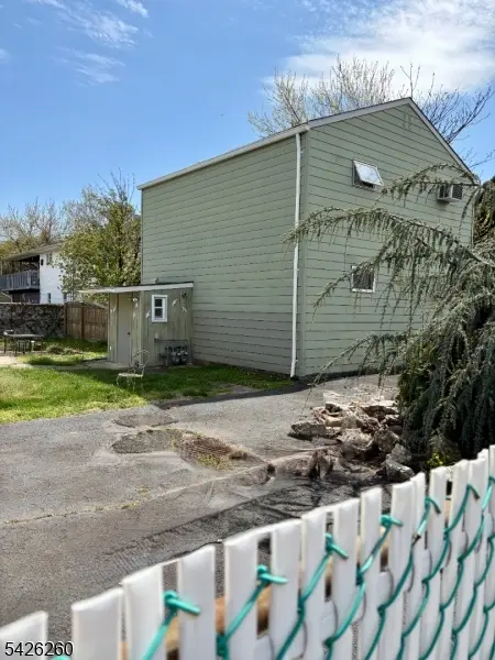 22 Hope St, Lodi Boro, NJ 07644