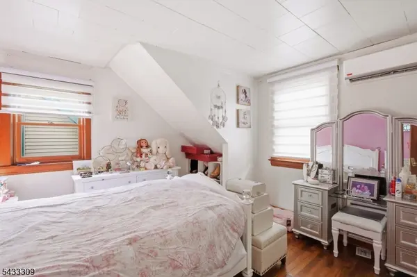 33 Sisco Pl, Clifton City, NJ 07011