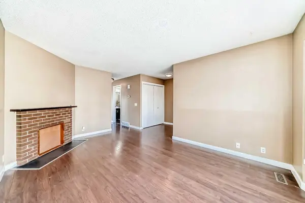 5 Falchurch RD NE, Calgary, AB T3J 1G6