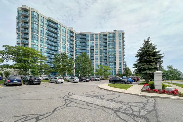 340 Watson St ST W #PH09, Whitby, ON L1N 9G1