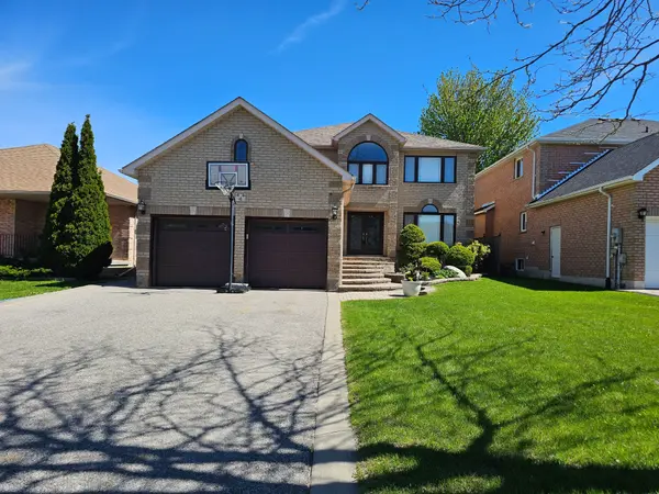 4 Chantal ST, Barrie, ON L4N 9S4