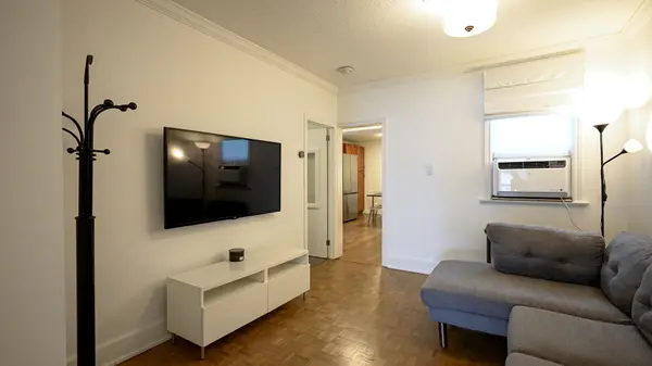 30 Preston RD #Main, Toronto W03, ON M6E 1Y7