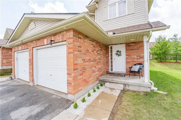 30 Fallowfield DR, Kitchener, ON N2C 0A8