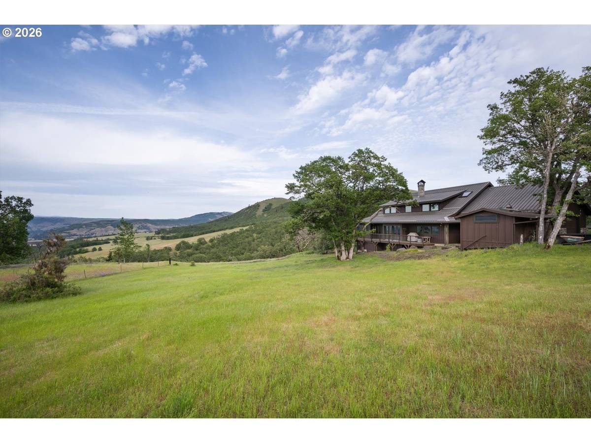 1945 CYNTHIA WAY, Mosier, OR 97040