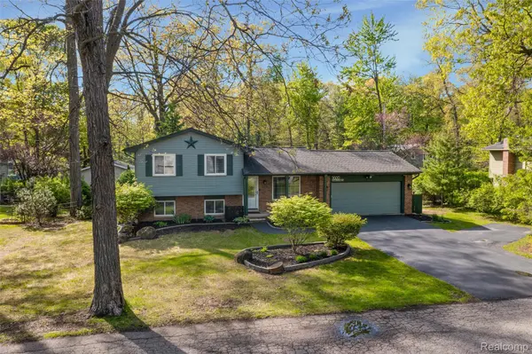 3600 Woodview AVE, West Bloomfield Charter Township, MI 48324