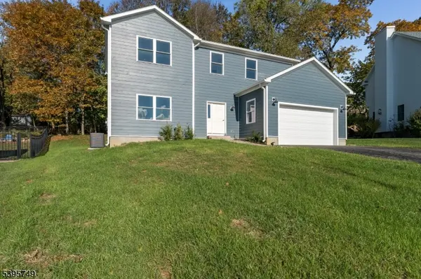 9 Heather Hill Rd, Washington Boro, NJ 07882