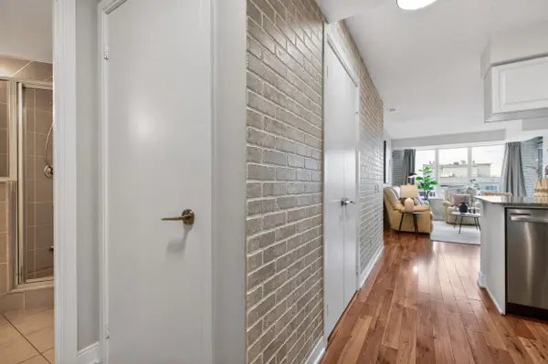 25 Viking LN #2447, Toronto W08, ON M9B 0A1
