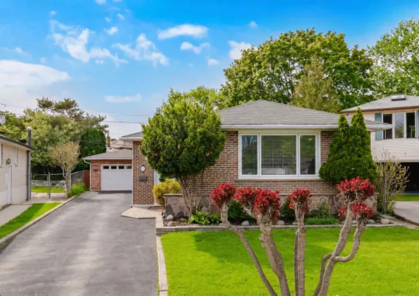 14 Monet AVE, Toronto W08, ON M9C 3N7