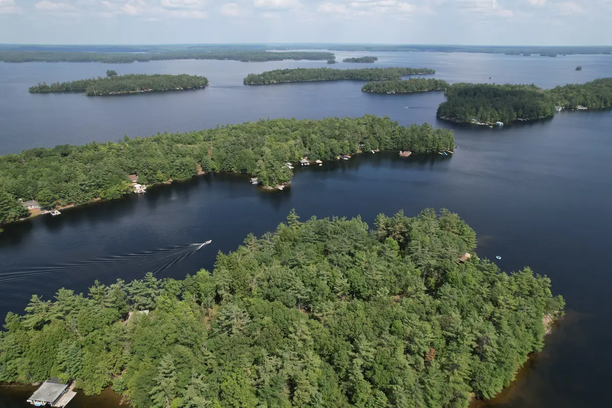 2 Island 24LM (Denison) N/A, Gravenhurst, ON P1P 1R2