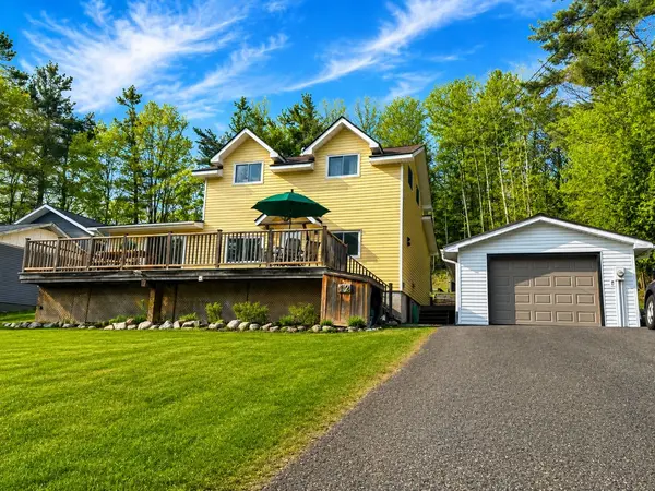 12 Ferndale RD, Muskoka Lakes, ON P0B 1J0