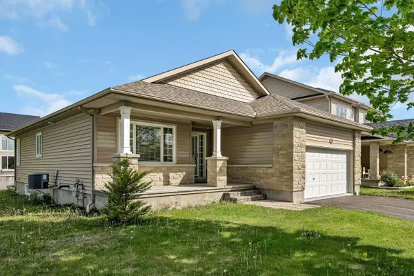 90 Sinclair AVE, Carleton Place, ON K7C 4V3