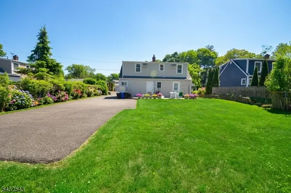 9 Pine St, Midland Park Boro, NJ 07432