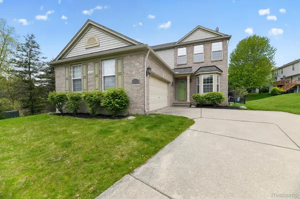 809 Canyon Creek DR, Holly Village, MI 48442