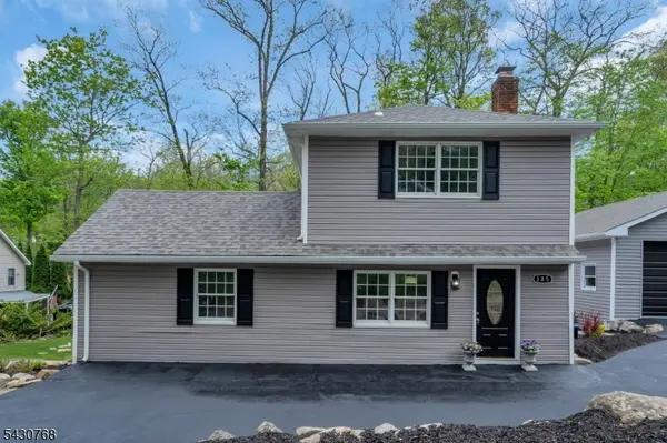 385 Maxim Dr, Hopatcong Boro, NJ 07843