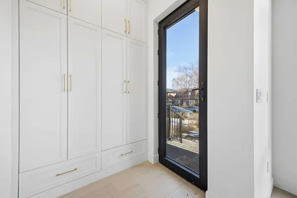 1427 26A ST SW, Calgary, AB T3C 1K9