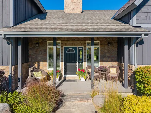 174 High Bluff LN, Blue Mountains, ON N0H 2P0
