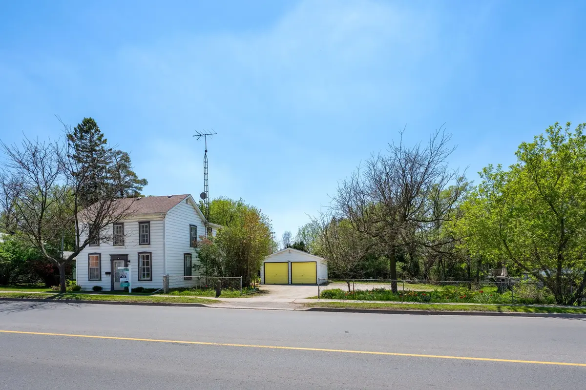 76 Main ST N, Halton Hills, ON L7J 1W2