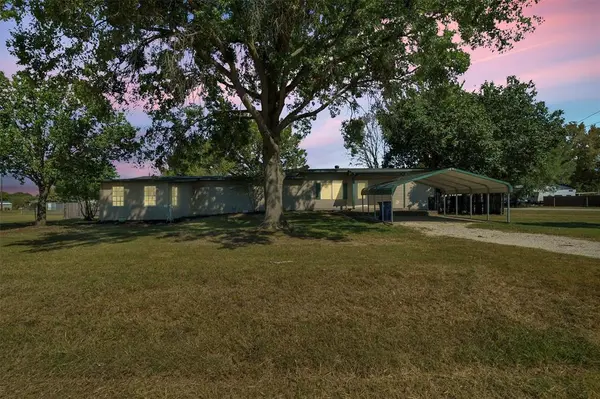 1941 Lariat Lane, Burleson, TX 76028
