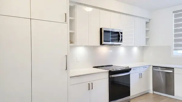121 Green Gardens BLVD, Toronto C04, ON M6A 0E2
