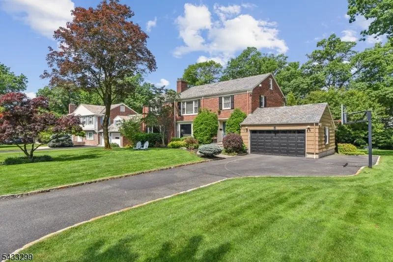 71 Whiteoak Dr, South Orange Village Twp., NJ 07079