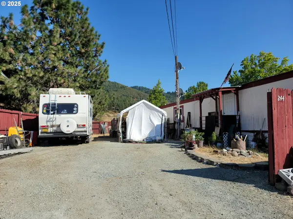 260 MOUNTAIN VIEW AVE, Myrtle Creek, OR 97457