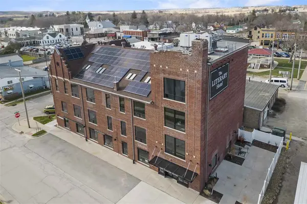 130 S Dubuque St #306, Solon, IA 52333