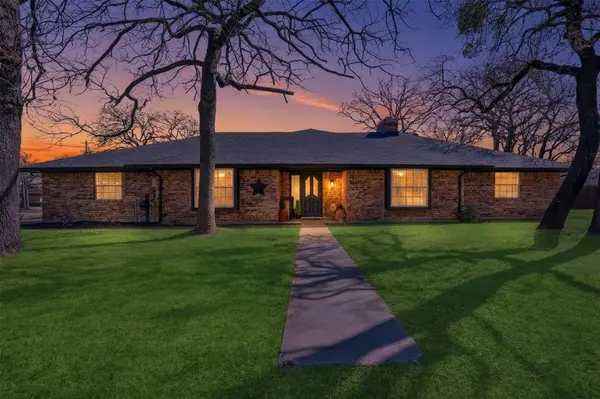 5205 N Highland Drive, Granbury, TX 76049