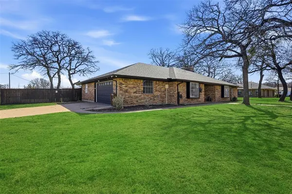5205 N Highland Drive, Granbury, TX 76049