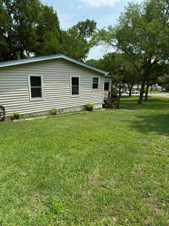 220 Hollyglen Street, Gun Barrel City, TX 75156
