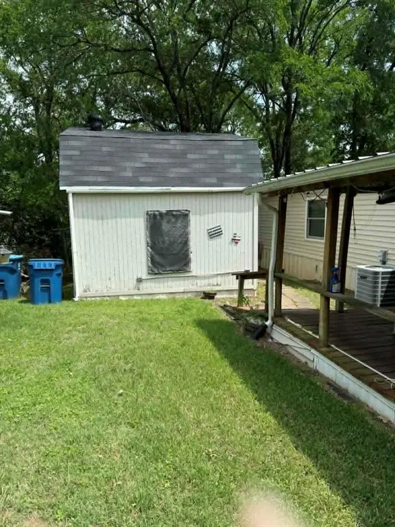 220 Hollyglen Street, Gun Barrel City, TX 75156