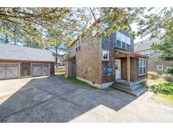 5855 BAREFOOT LN, Pacific City, OR 97135