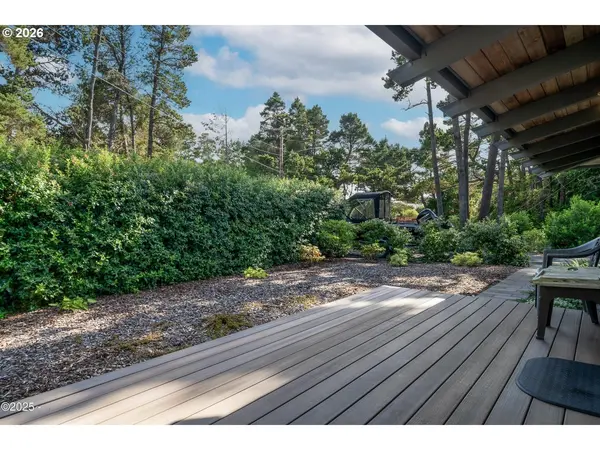 225 MONTEREY AVE, Lincoln City, OR 97367