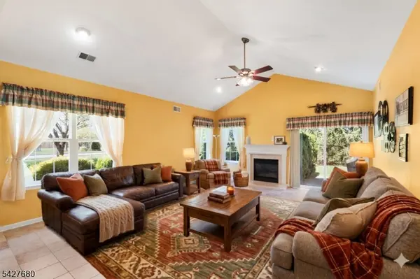 20 Ascot Dr, White Twp., NJ 07823