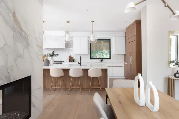 52 Roxborough DR, Toronto C09, ON M4W 1X1