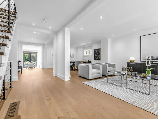140 Coldstream AVE, Toronto C04, ON M5N 1X9