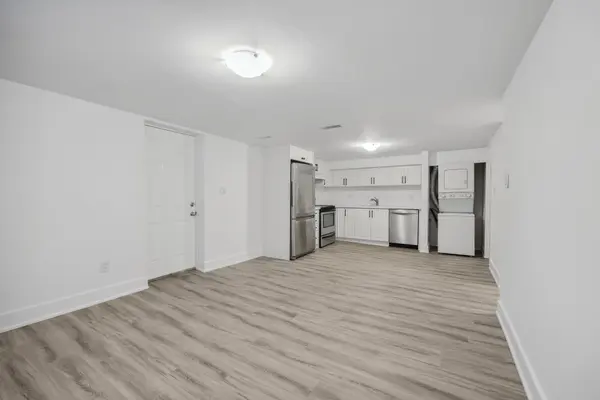 84 Taunton RD W #3, Oshawa, ON L1G 3T2