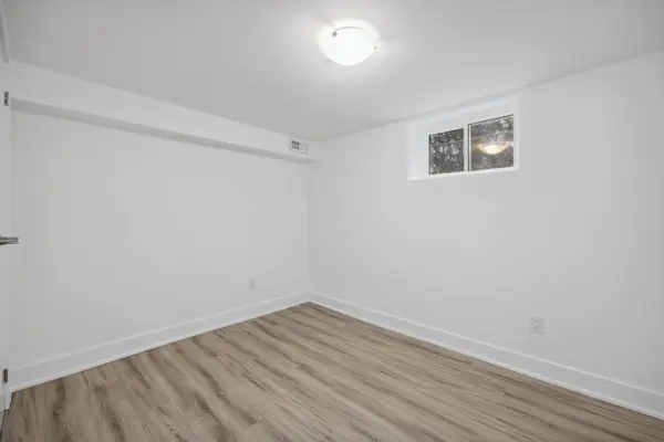 84 Taunton RD W #3, Oshawa, ON L1G 3T2