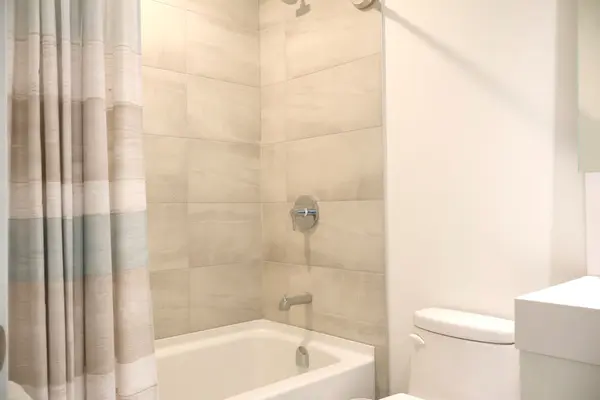 39 Mary ST #1608, Barrie, ON L4N 1S9