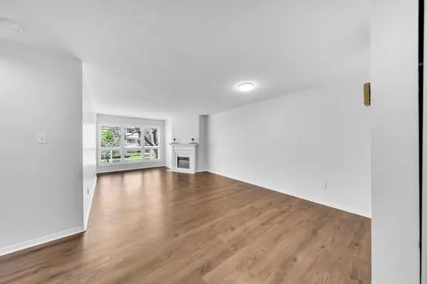 126 Bell Farm RD #212, Barrie, ON L4M 6J3