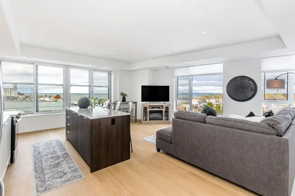 31 Huron ST #523, Collingwood, ON L9Y 5T7