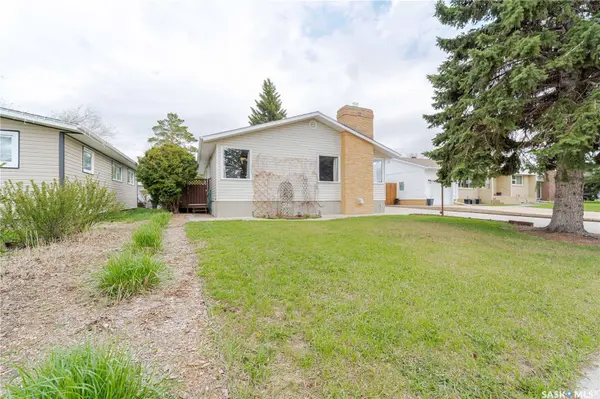 1325 King CRESCENT, Moose Jaw, SK S6H 3G3