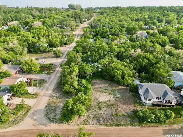 450 and 452 8th STREET E, Regina Beach, SK S0G 4C0