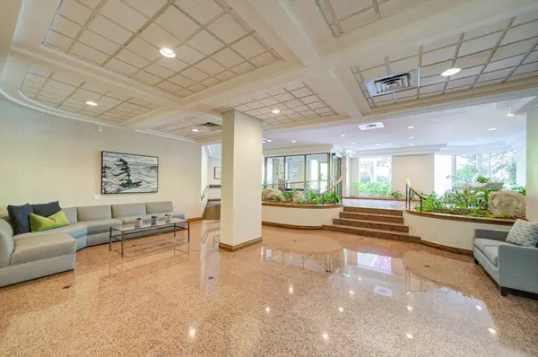 1903 Pilgrims WAY #803, Oakville, ON L6M 2X1
