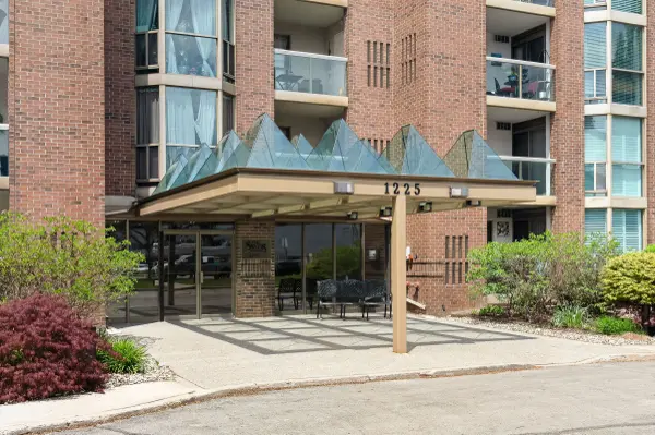 1225 North Shore BLVD E #510, Burlington, ON L7S 1Z6