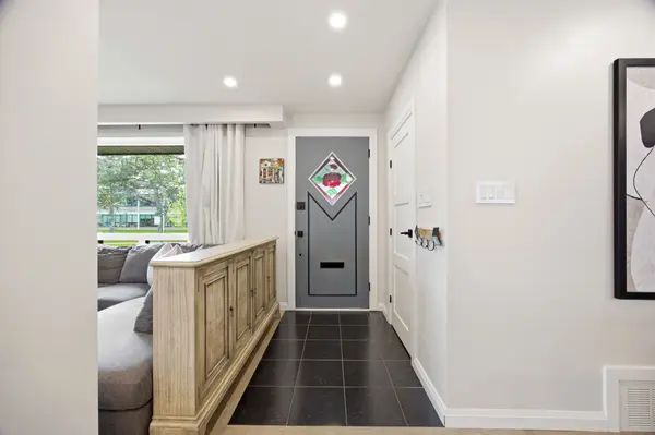 33 Brampton RD, Toronto W09, ON M9R 3J3