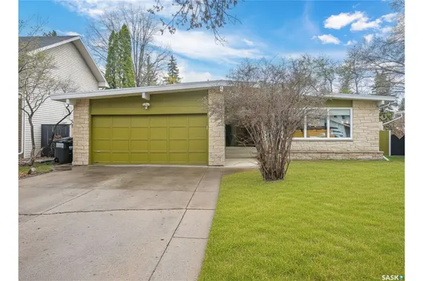 30 Cambridge CRESCENT, Saskatoon, SK S7H 3P8