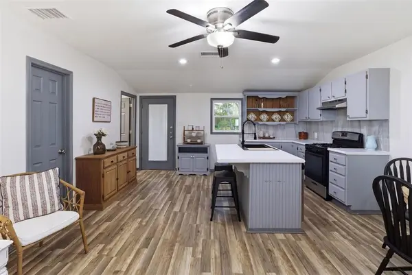 10015 Shoreline Drive, Wills Point, TX 75169